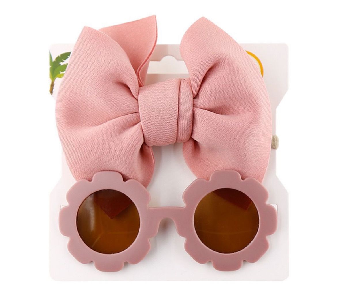 Set sunglasses and bandana