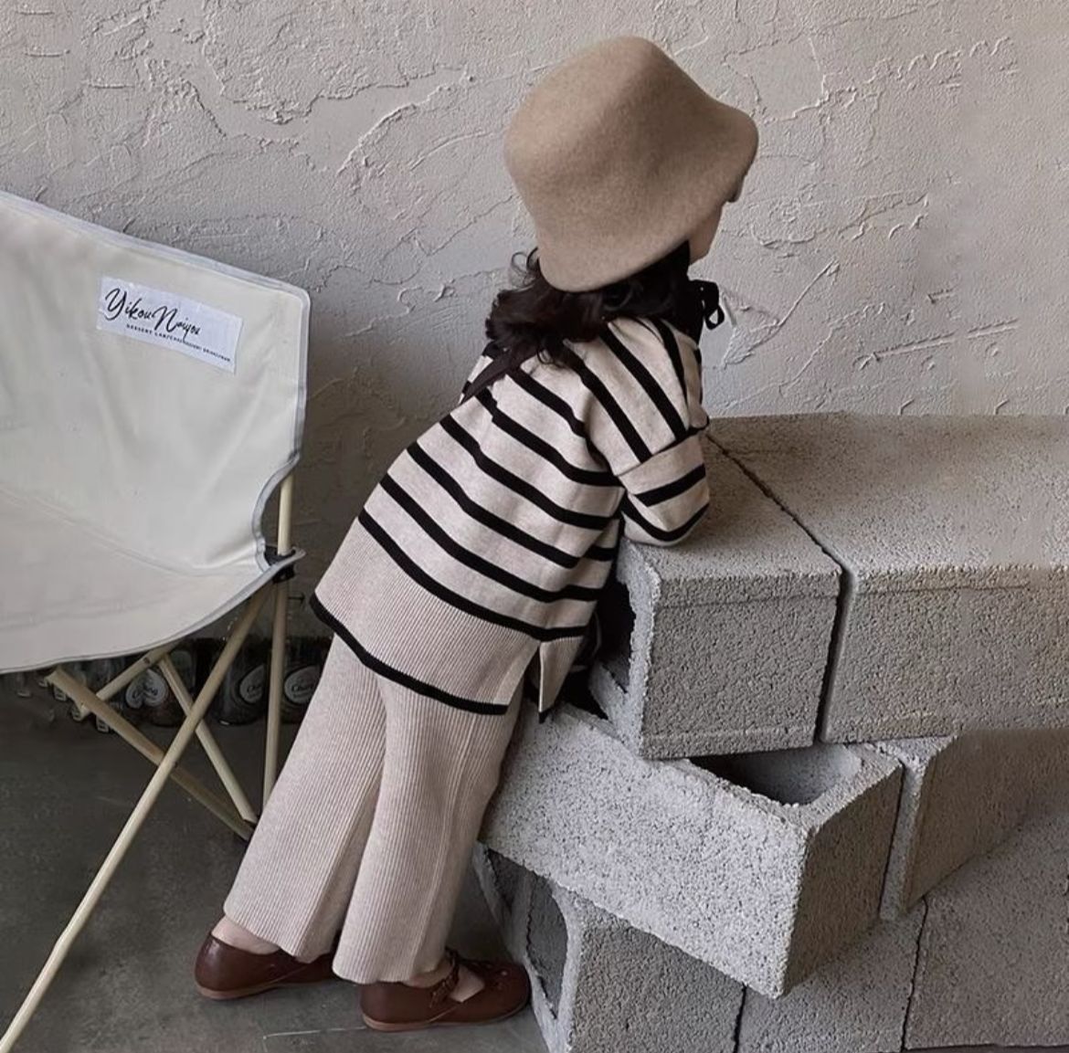 Trendy 2 piece girl pullover and pants