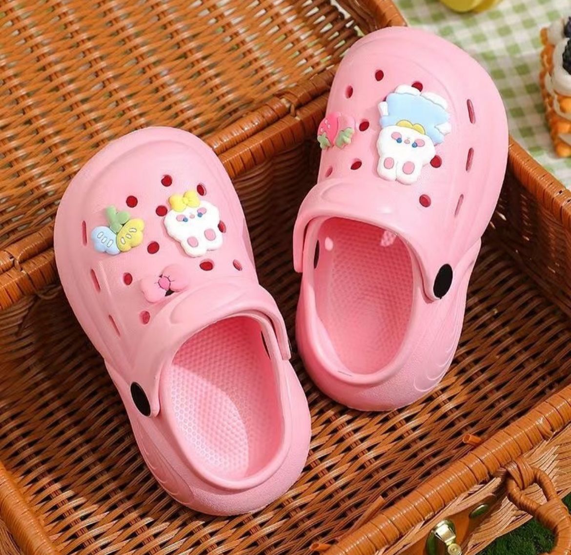 Non slippery cute pink clogs