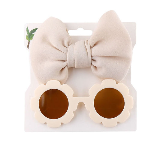 Set sunglasses and bandana