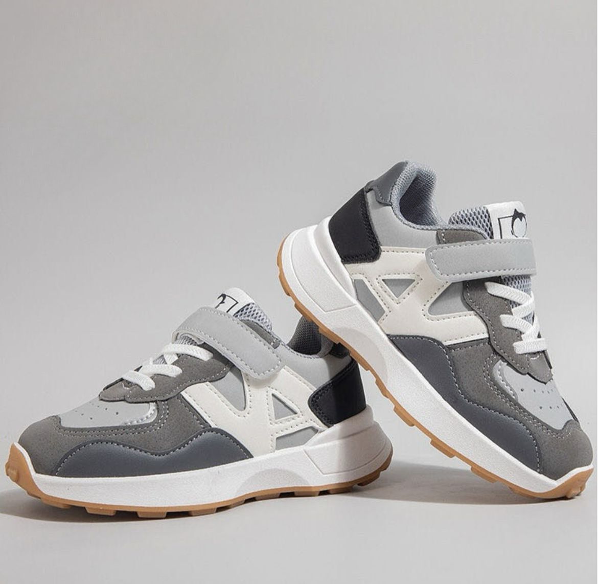 Grey unisex sneakers