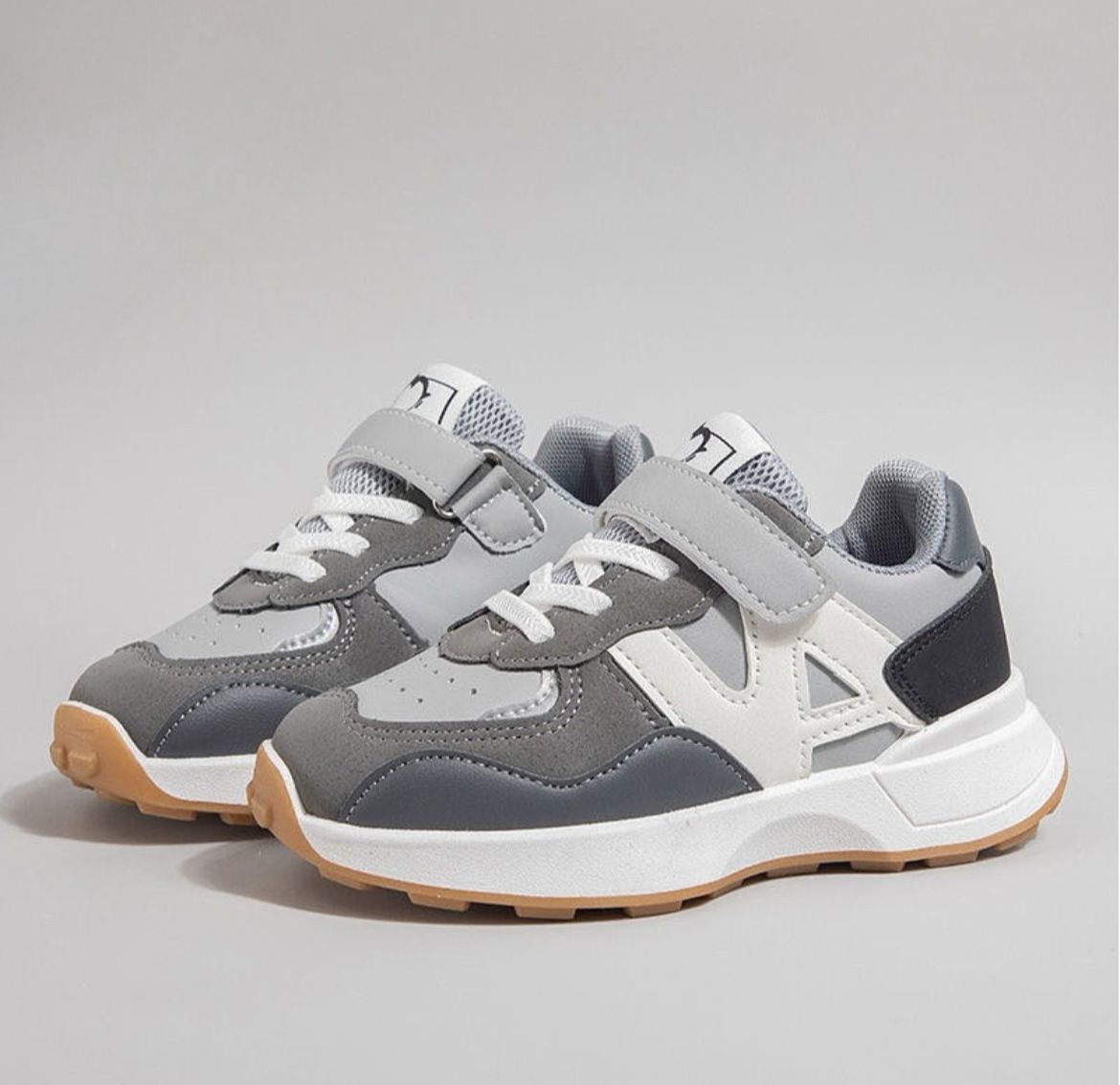 Grey unisex sneakers