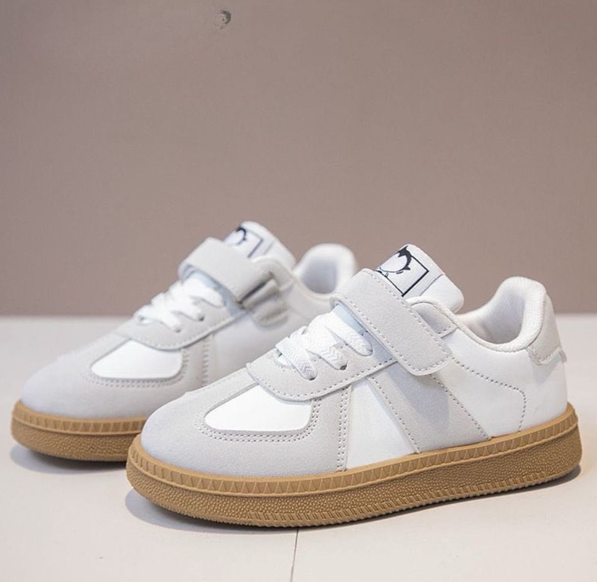 Unisex grey sneakers